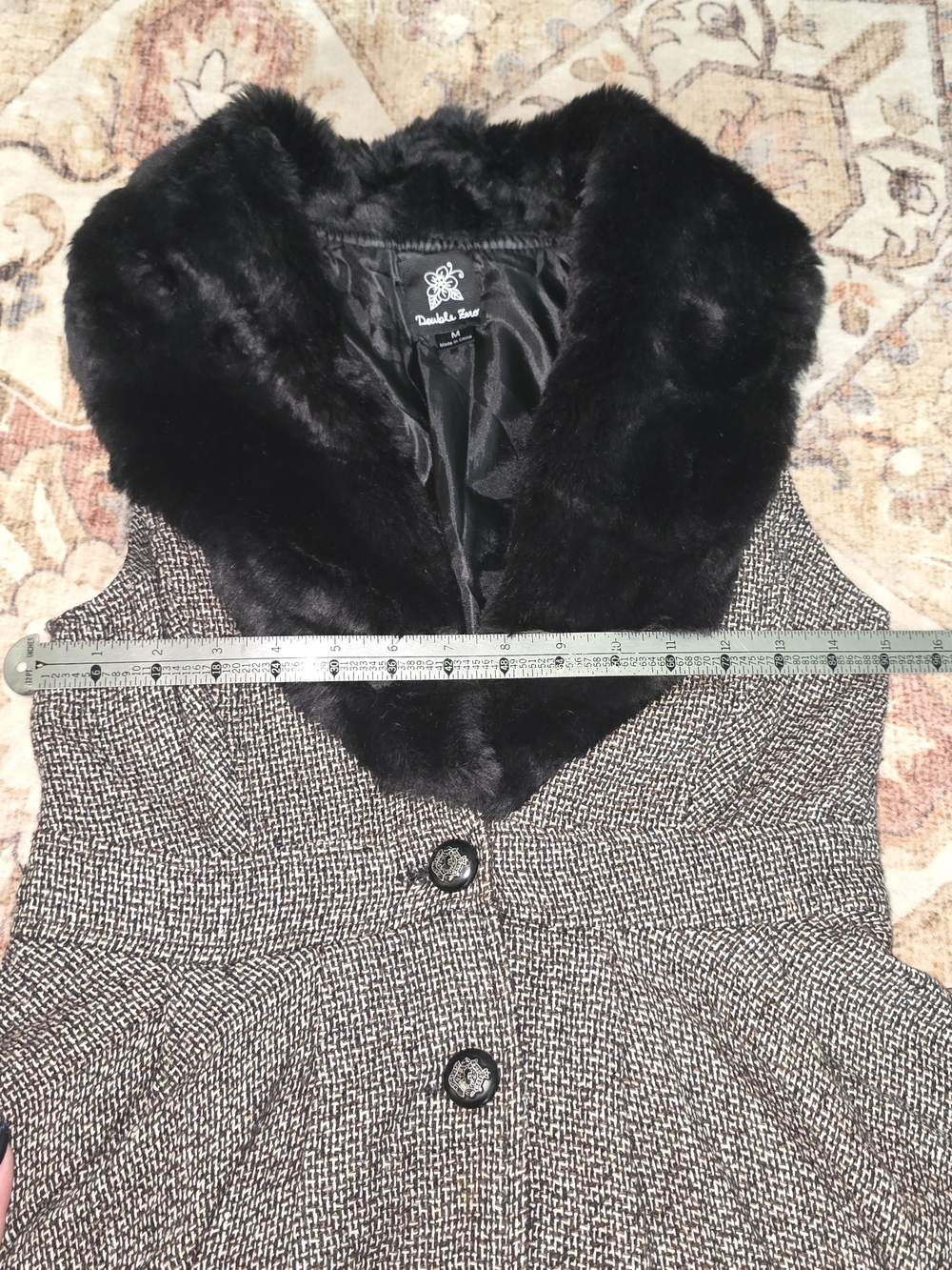 Vintage-Inspired Wool Swing Coat with Black Faux Fur Collar - Picture 5 of 9